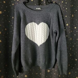 ee:some | Gray Heart Sweater Medium/Large
